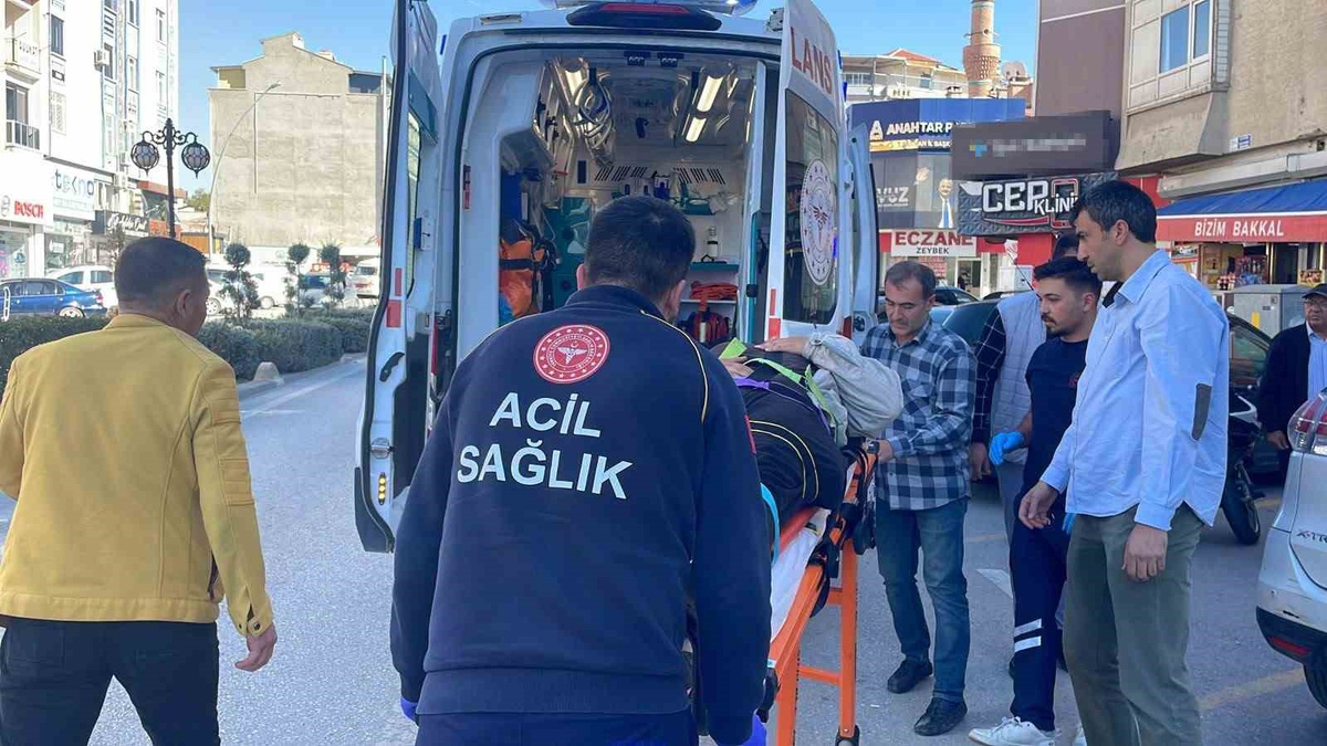 Karaman'da motosiklet SUV'a arkadan çarptı; motosiklet sürücüsü yaralandı.