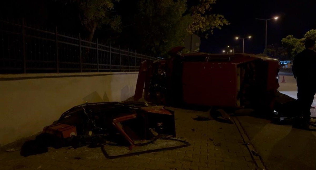 Karşı yola geçen otomobil, motosiklete çarptı: 1 ağır yaralı