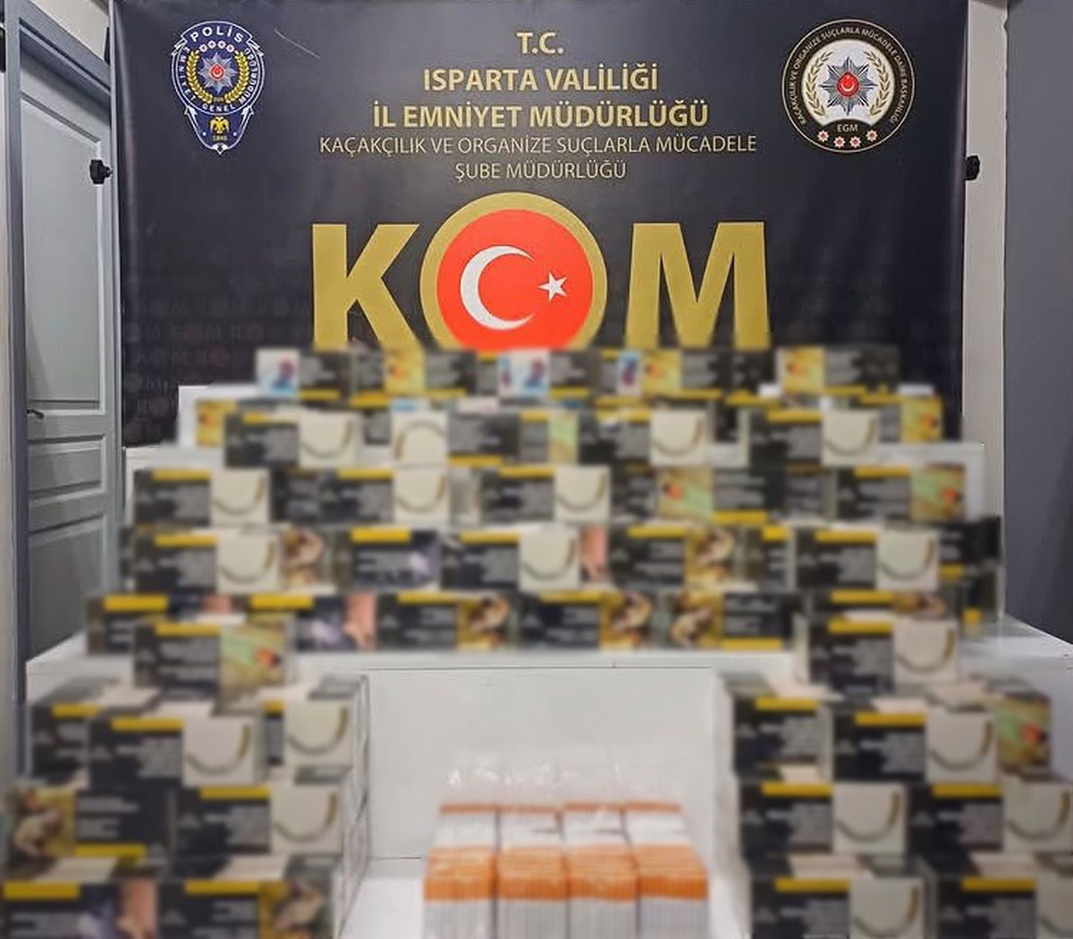 Isparta'da operasyonda 24 bin bandrolsüz makaron, bin 180 kaçak sigara ele geçirildi