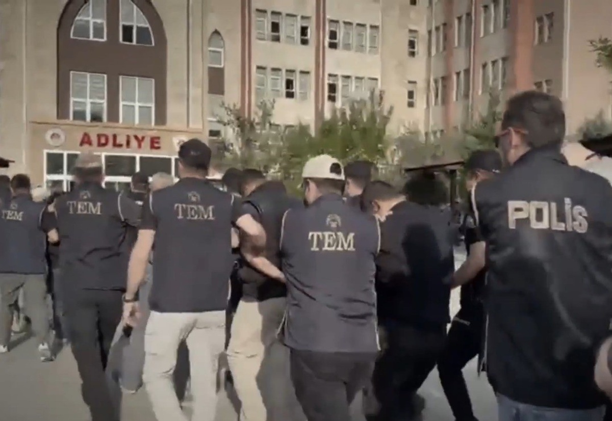 8 ilde DEAŞ operasyonunda gözaltına alınan 39 şüpheliden 22'si tutuklandı