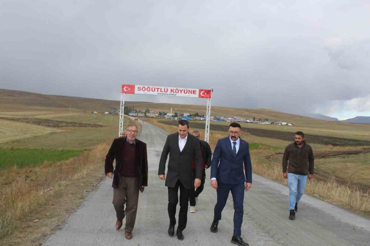 Selim Kaymakamı Semiz, Söğütlü ve Kaynarlı'da beton yol çalışmalarını inceledi