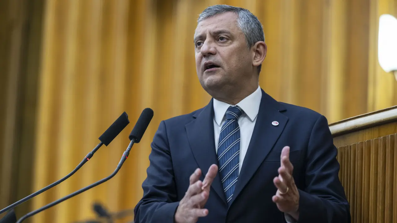 CHP'den Özgür Özel'e Cemil Tugay tepkisi: Çıkıp özür dileyin!