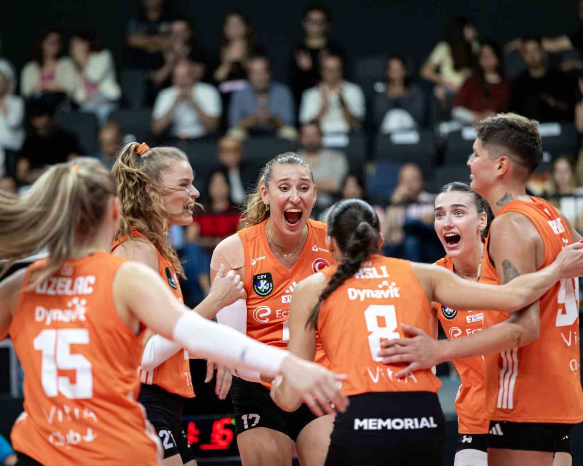 Eczacıbaşı, Vodafone Sultanlar Ligi'nde Aras Kargo'yu 3-0 mağlup etti