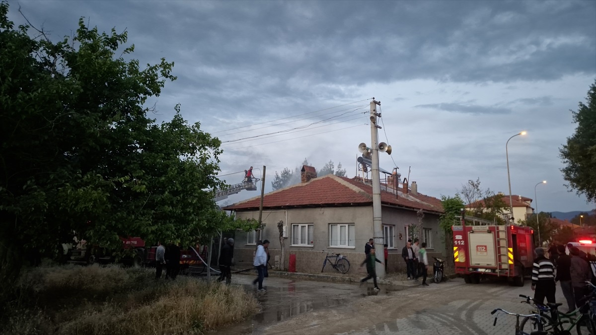 [BELEDIYE · Afyonkarahisar · Başmakçı] Başmakçı'da Yangın: Evde Hasar Oluştu