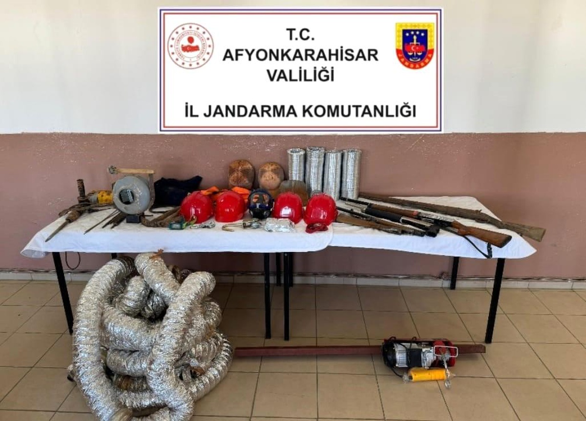 [BELEDIYE · Afyonkarahisar · Başmakçı] Afyonkarahisar'da define arama operasyonu: Ev şantiyeye döndü