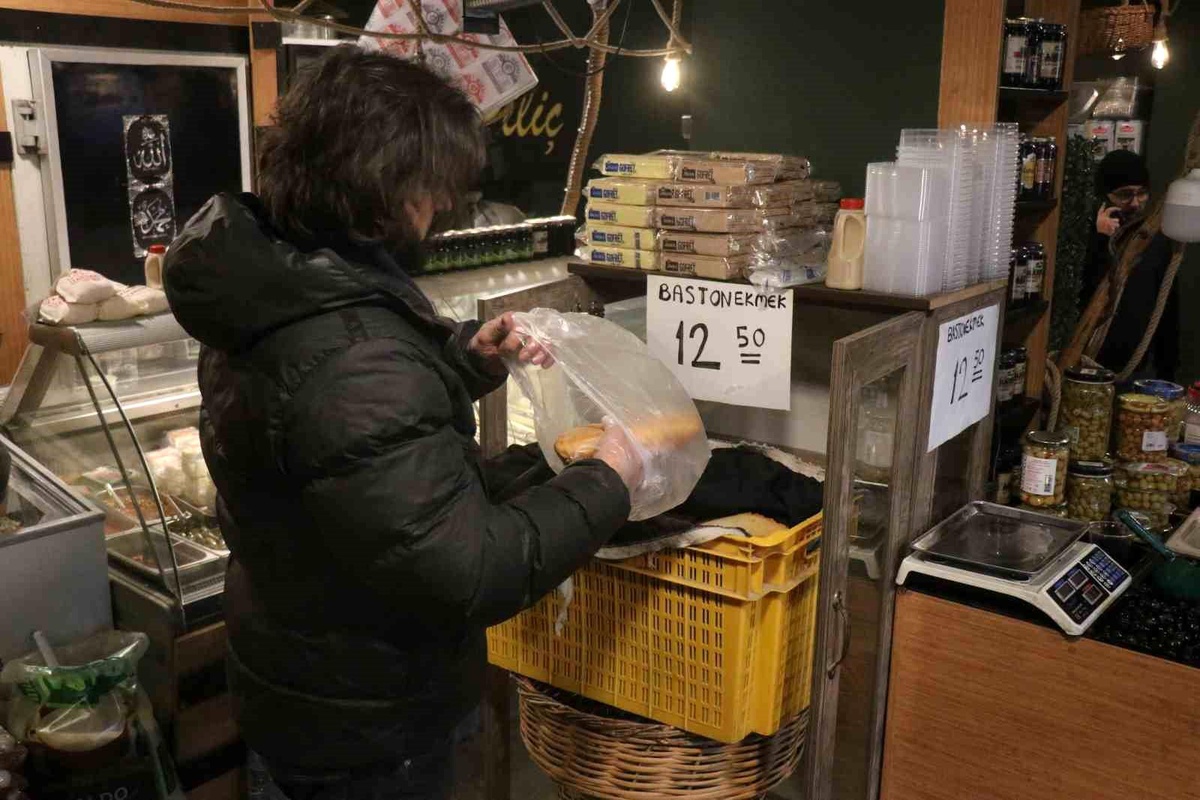 [BELEDIYE · Afyonkarahisar · Bayat] Bayat ekmek fiyatına sıcak ekmek: Mahalle esnafından emsal davranış