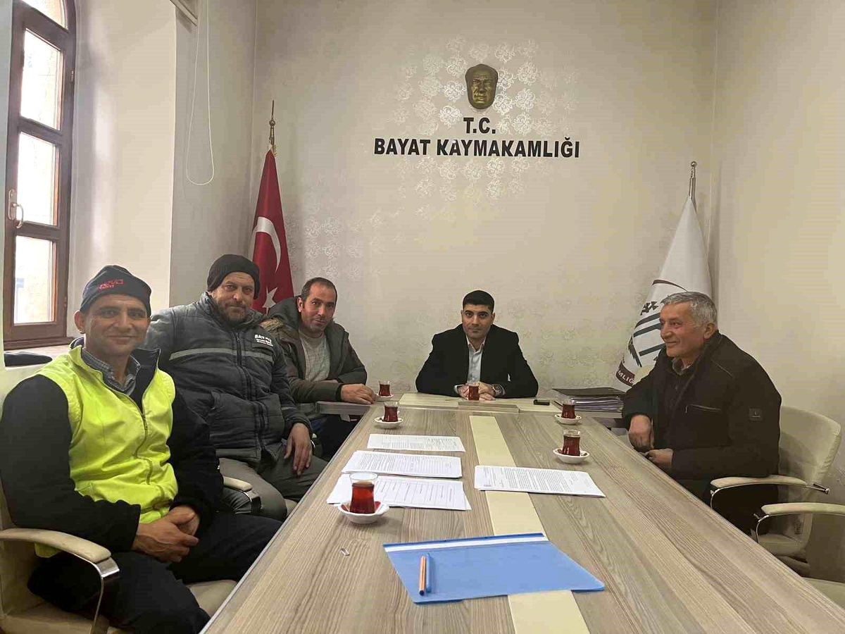 [BELEDIYE · Afyonkarahisar · Bayat] Kaymakam Vekili Öztürk, İlçe Özel İdare Ekipleriyle Sabah Çayında Buluştu