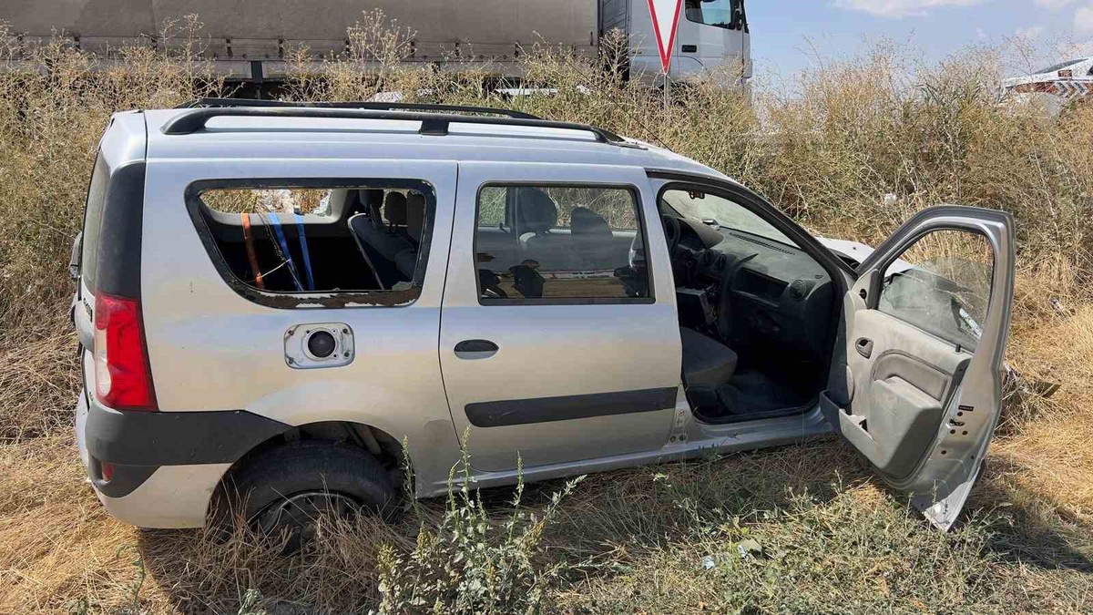 [BELEDIYE · Afyonkarahisar · Bolvadin] Bolvadin'de Otomobil Şarampole Girdi: 2 Yaralı
