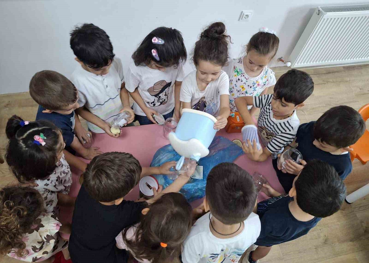 [BELEDIYE · Afyonkarahisar · Bolvadin] Bolvadin'de 2 bin öğrenciden yetimlere kırtasiye desteği