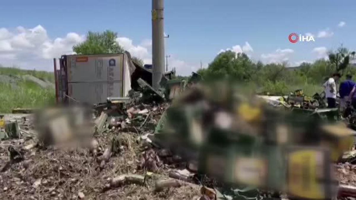 [BELEDIYE · Afyonkarahisar · Çay] Devrilen tırdaki litrelerce alkol yola döküldü