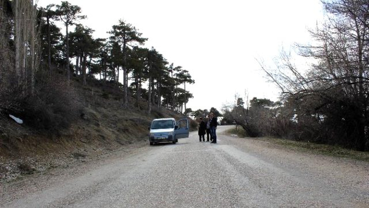 [BELEDIYE · Afyonkarahisar · Çay] Bu Yolda Araçlar Kendi Kendine Hareket Ediyor