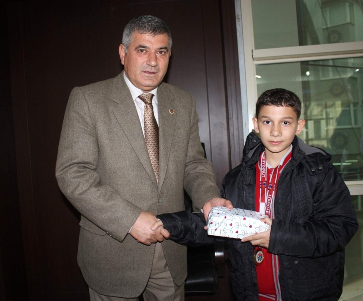 [BELEDIYE · Afyonkarahisar · Çay] Çay Belediye Başkanı Ali Yakut, Şampiyon Öğrencileri Ağırladı