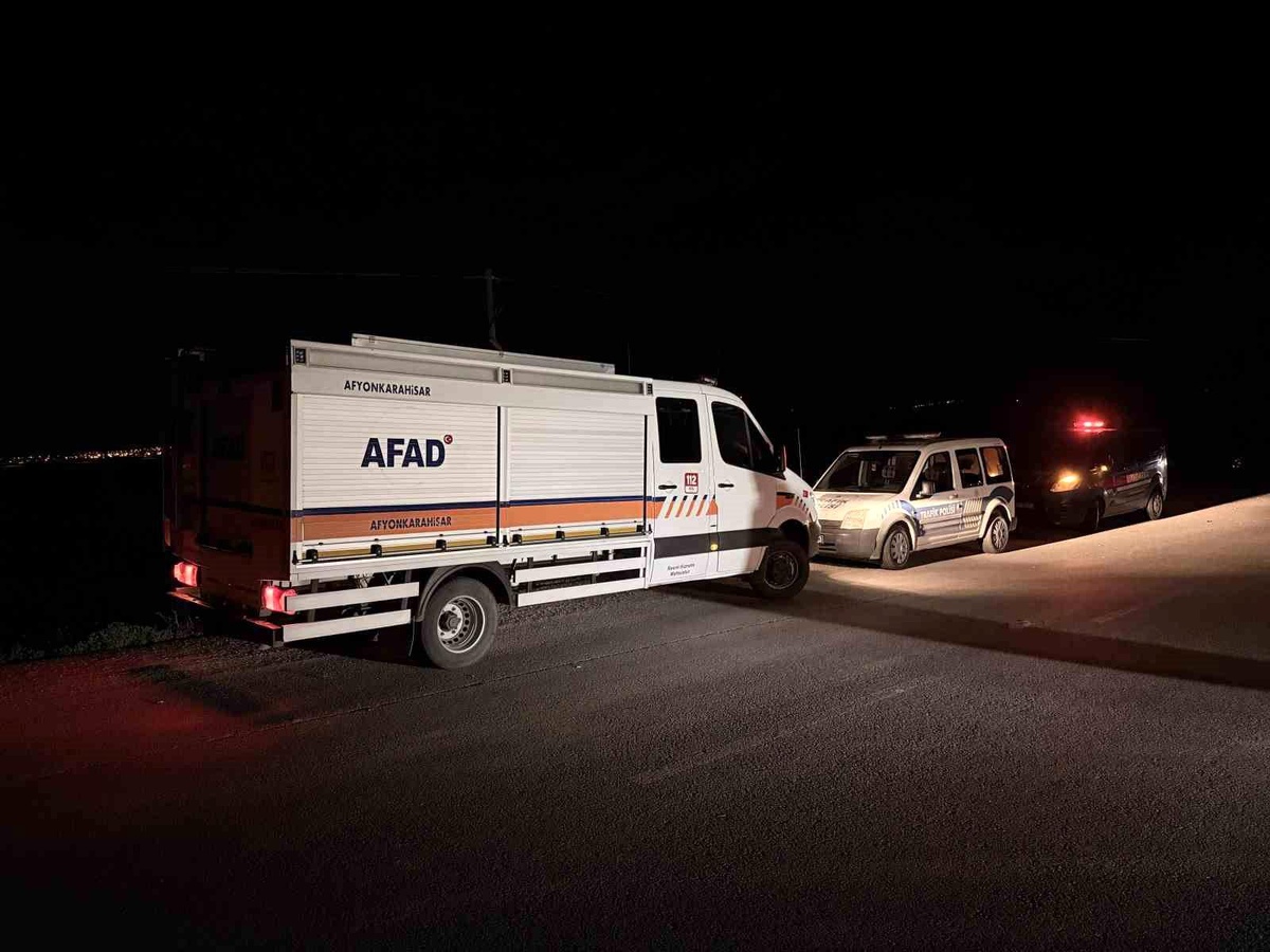 [YEREL / KAMU · Afyonkarahisar · Çobanlar] Afyonkarahisar'da Köprüden Çaya Uçan Otomobilde 4 Yaralı