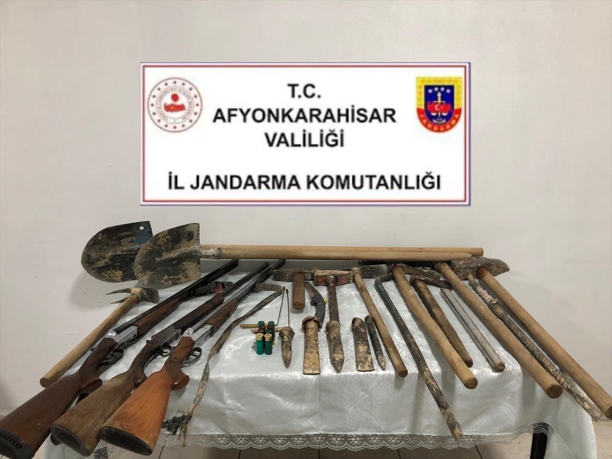 [YEREL / KAMU · Afyonkarahisar · Dazkırı] Afyonkarahisar'da İzinsiz Kazı Yapan 4 Zanlı Gözaltına Alındı
