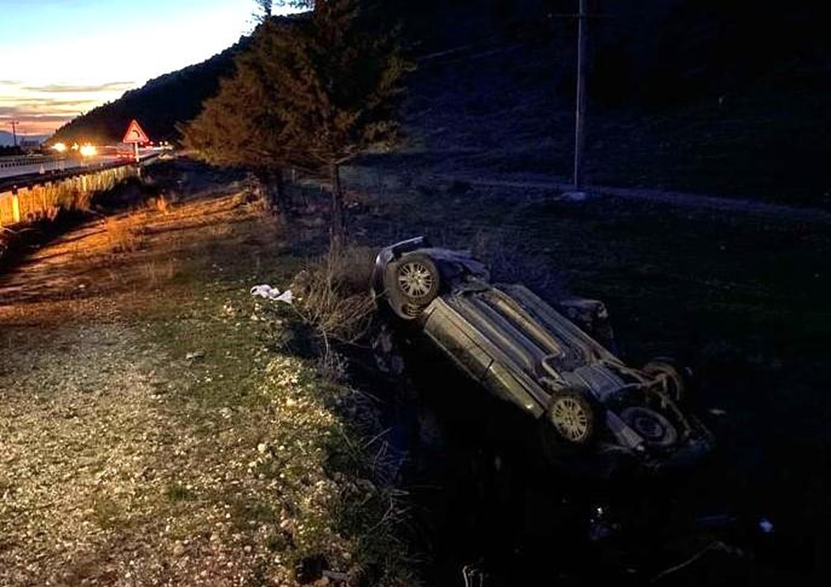 [YEREL / KAMU · Afyonkarahisar · Dazkırı] Afyonkarahisar'da Otomobil Şarampole Uçtu: 2 Yaralı