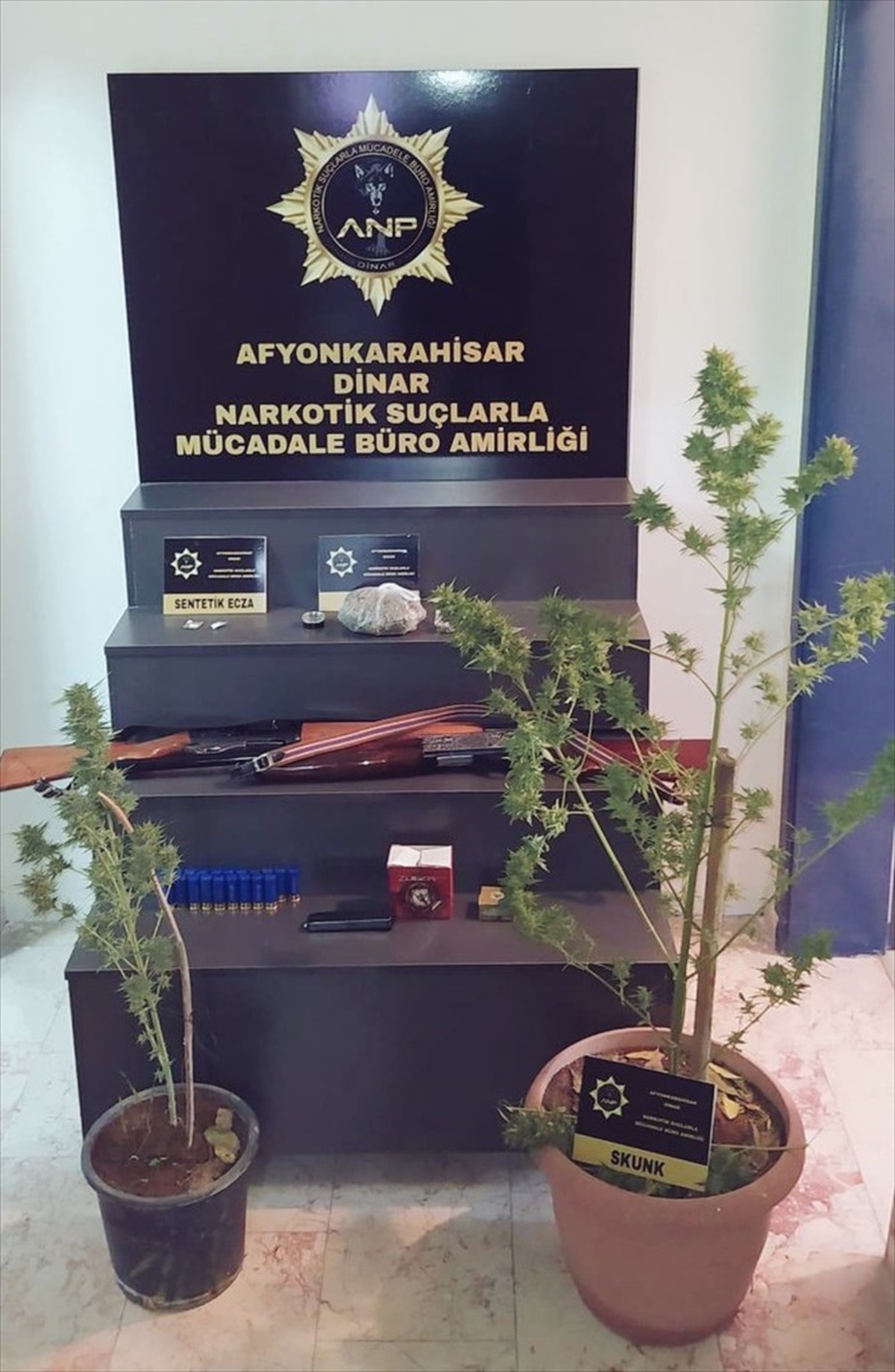 [YEREL / KAMU · Afyonkarahisar · Dazkırı] Afyonkarahisar'da eş zamanlı operasyonda 8 zanlı gözaltına alındı