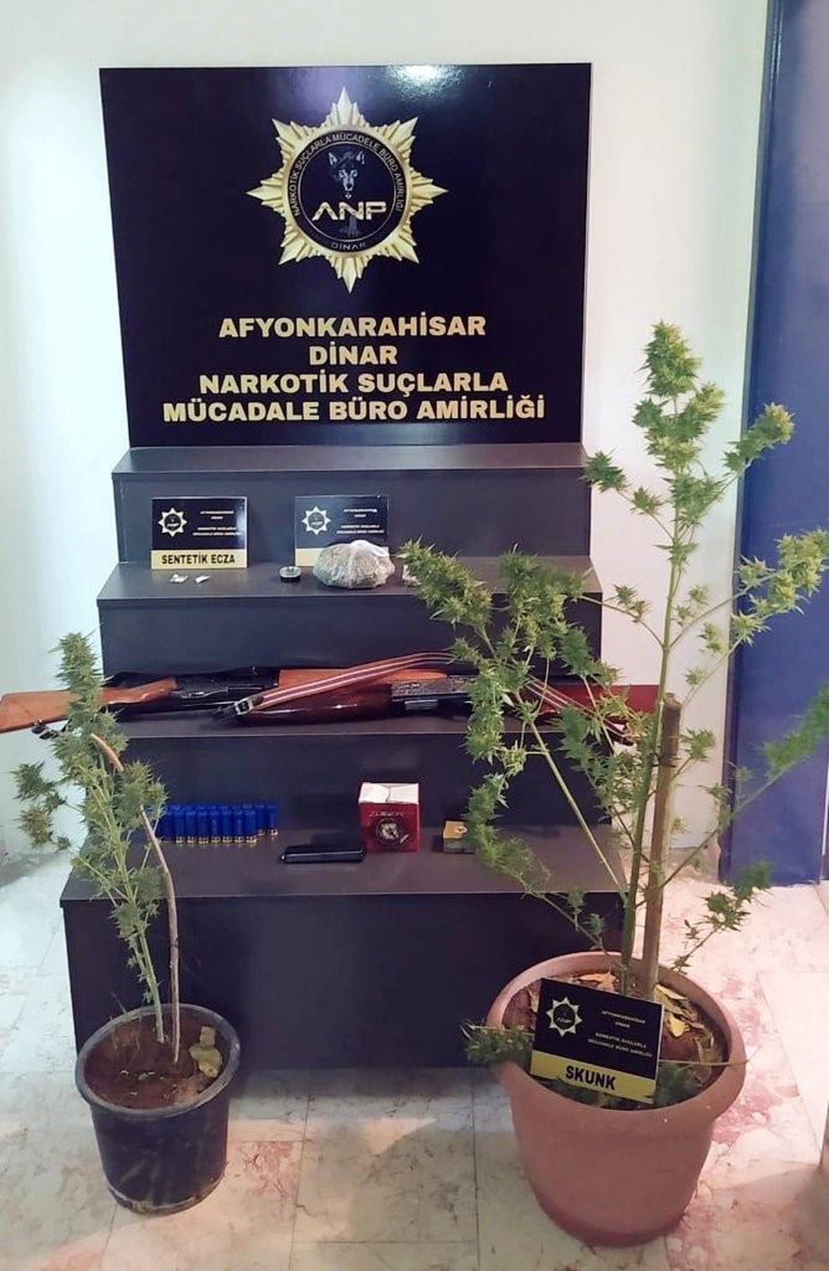 [YEREL / KAMU · Afyonkarahisar · Dazkırı] Afyonkarahisar'da Uyuşturucu Operasyonunda 8 Kişi Gözaltına Alındı