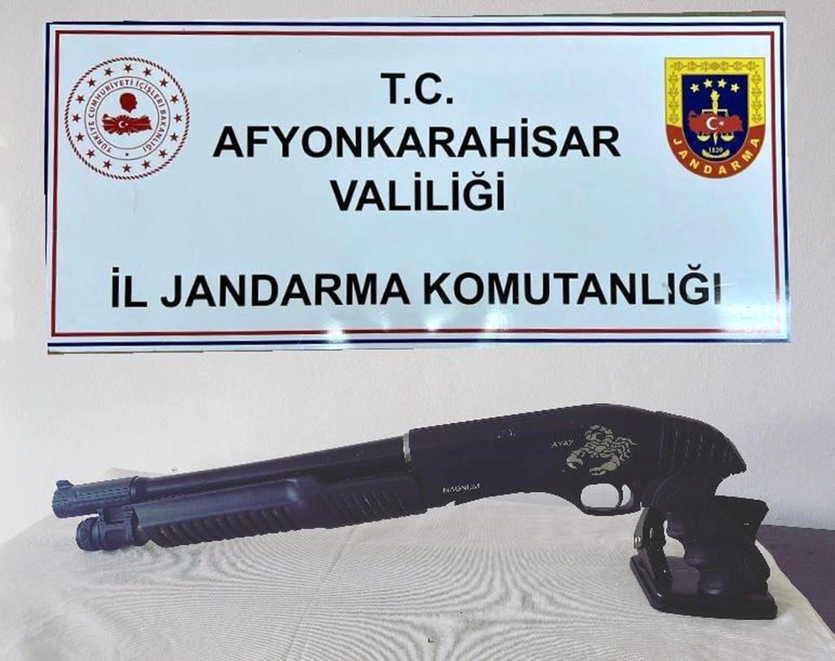 [YEREL / KAMU · Afyonkarahisar · Dinar] Dinar'da Seçim Kutlaması Tüfekle Havaya Ateş Açan Şahıs Gözaltına Alındı