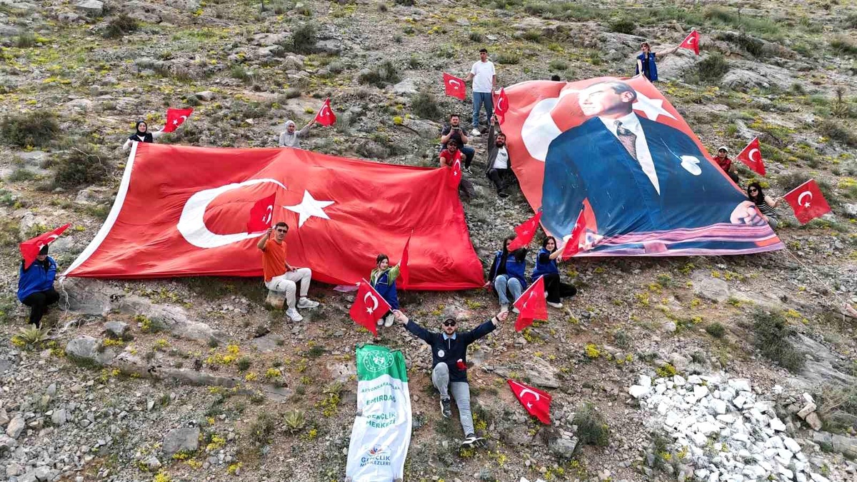 [YEREL / KAMU · Afyonkarahisar · Emirdağ] Emirdağ Gençlik Merkezi'nden Anlamlı Proje: 'Önce Vatan' Yazısı