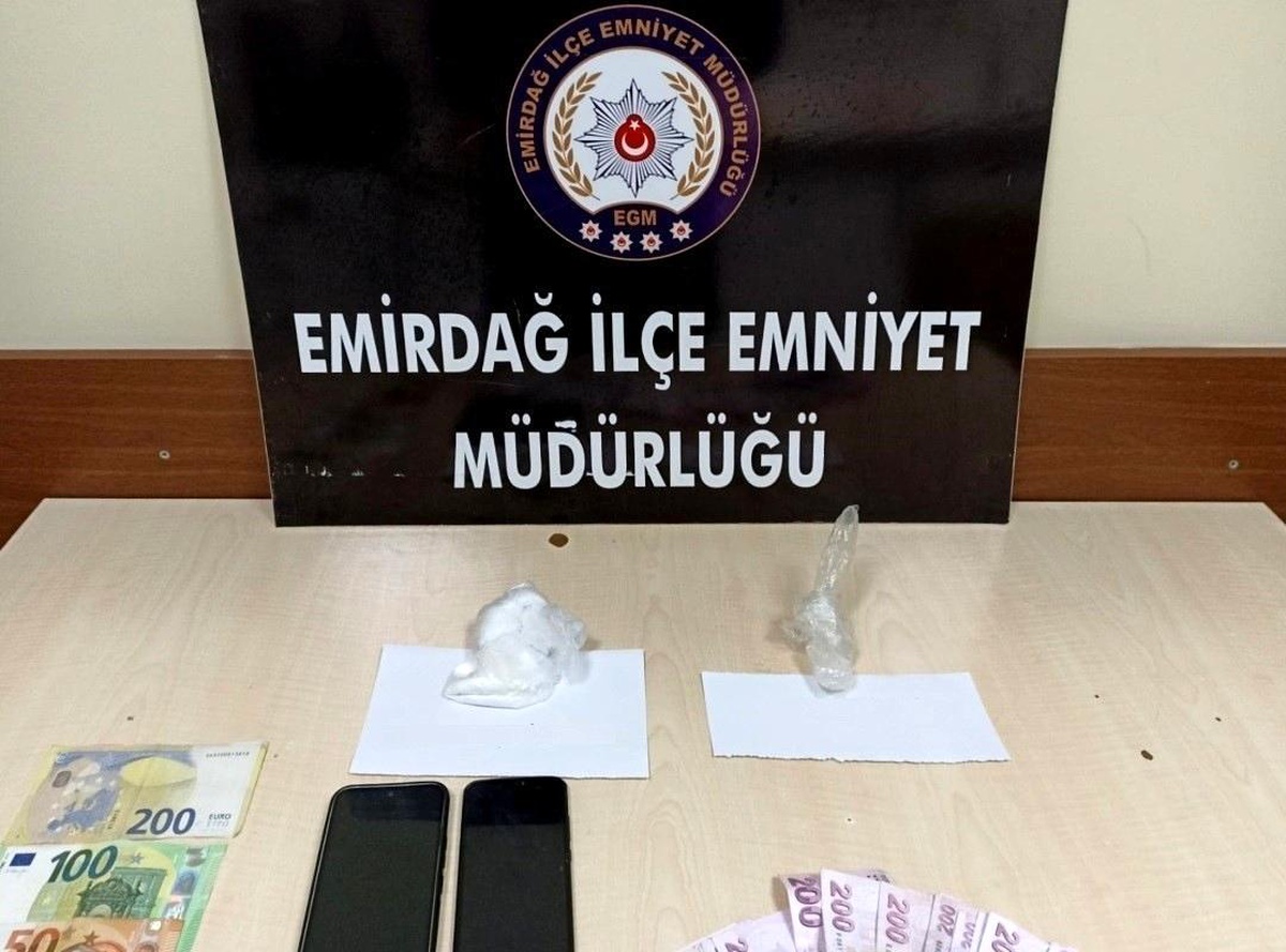 [YEREL / KAMU · Afyonkarahisar · Emirdağ] Afyonkarahisar'da Uyuşturucu Operasyonu: 12,63 Gram Uyuşturucu Ele Geçirildi