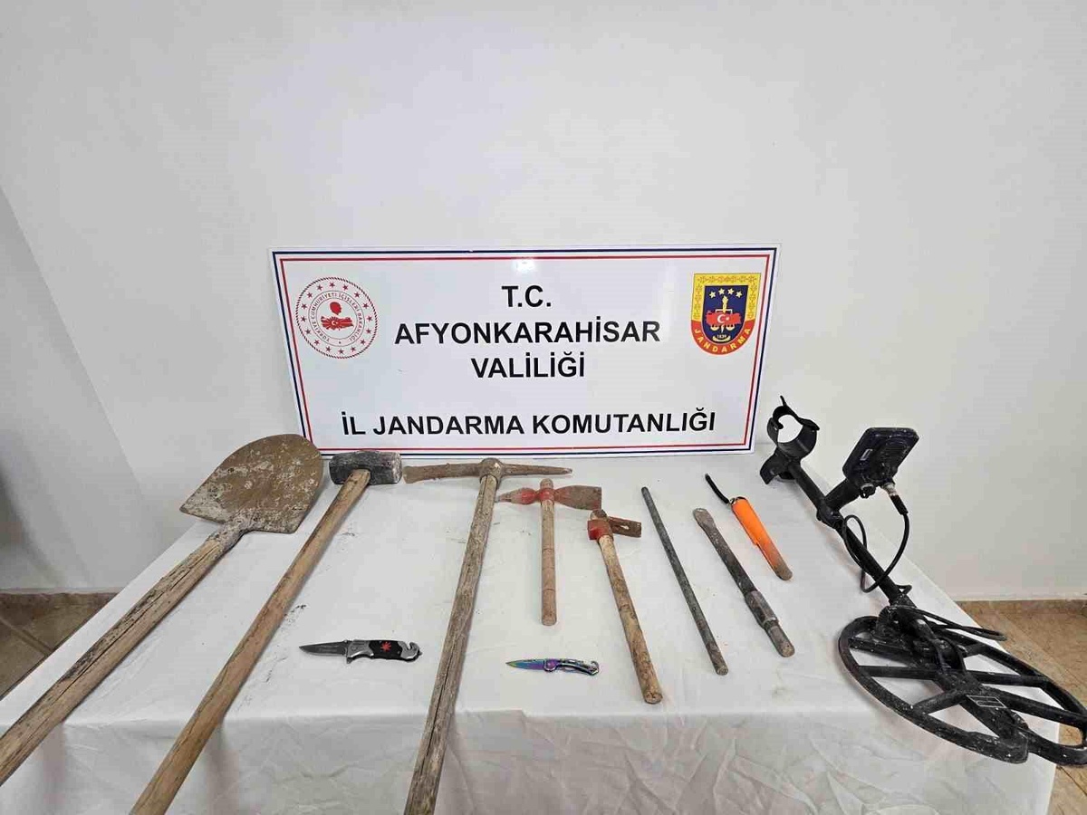 [YEREL / KAMU · Afyonkarahisar · Emirdağ] Defineleri Ararken Suçüstü Yakalandılar