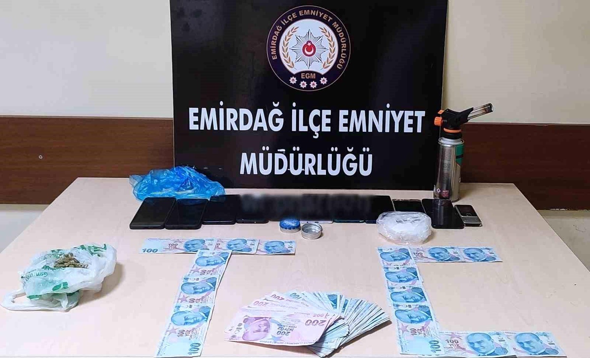 [YEREL / KAMU · Afyonkarahisar · Emirdağ] Afyonkarahisar'da Uyuşturucu Operasyonunda 35 Gözaltı