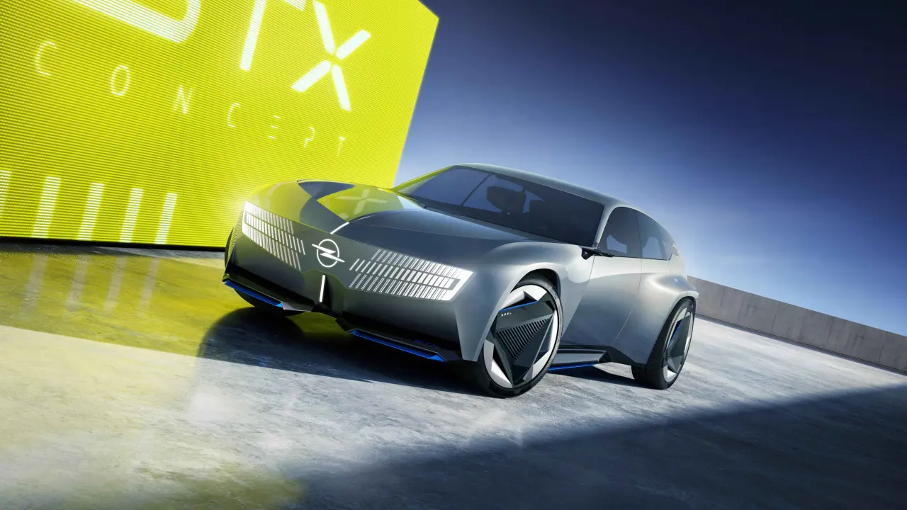 Elektrikli station wagon döneminin öncüsü: Opel STX Concept tanıtıldı