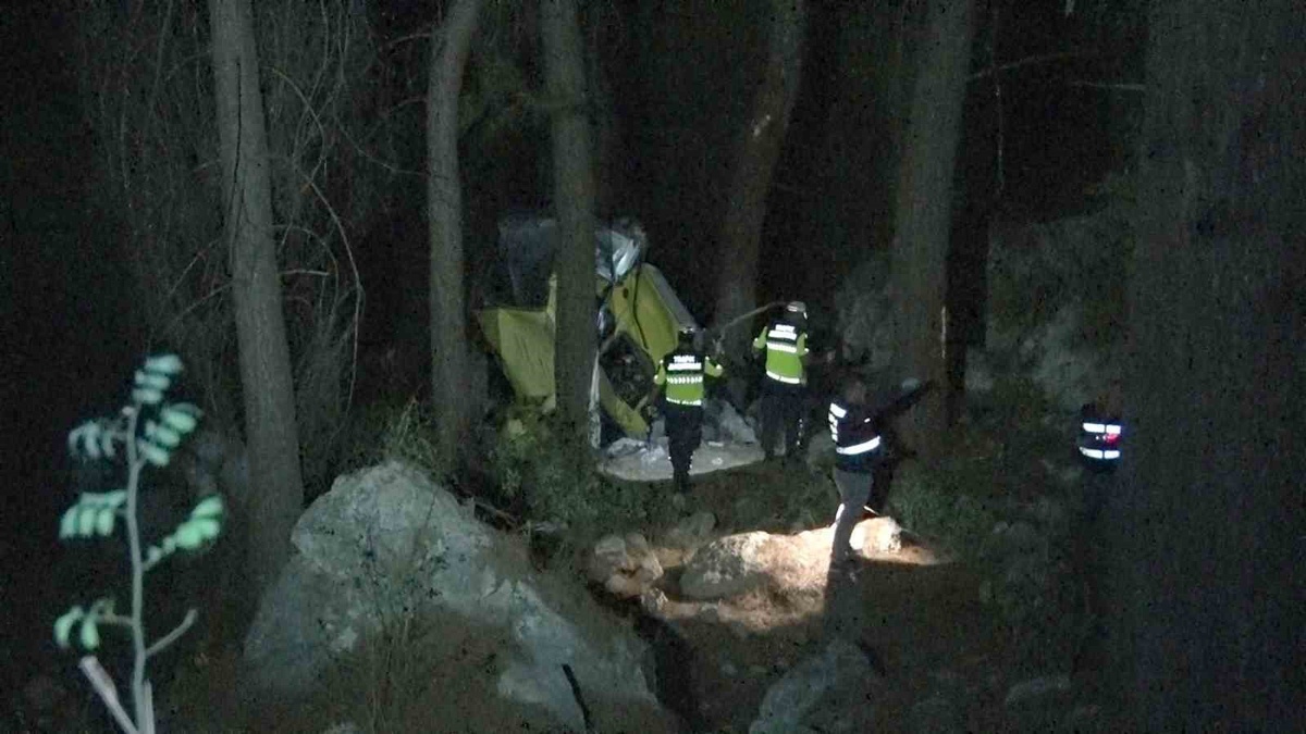 Antalya Konyaaltı'da kazada yaralanan kadın öldü, can kaybı 3'e çıktı
