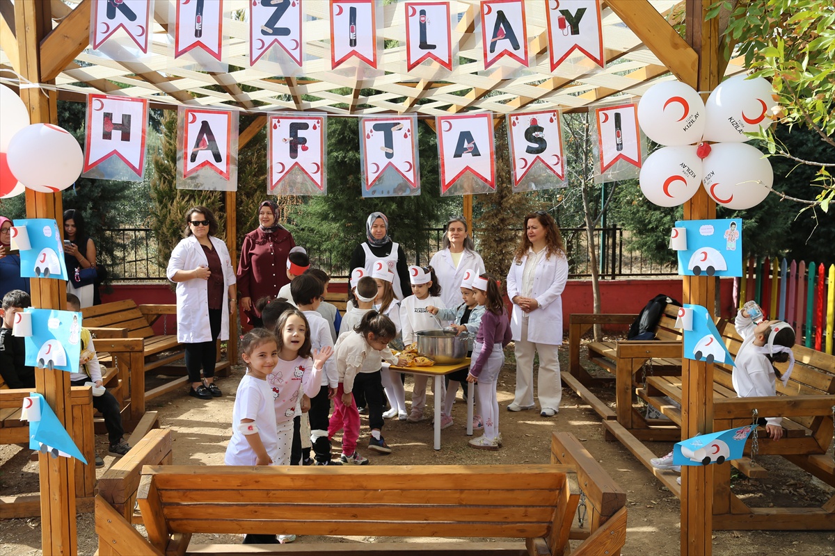 Denizli'de KANpanya etkinliğinde Vali Köşger kan bağışçılarıyla buluştu