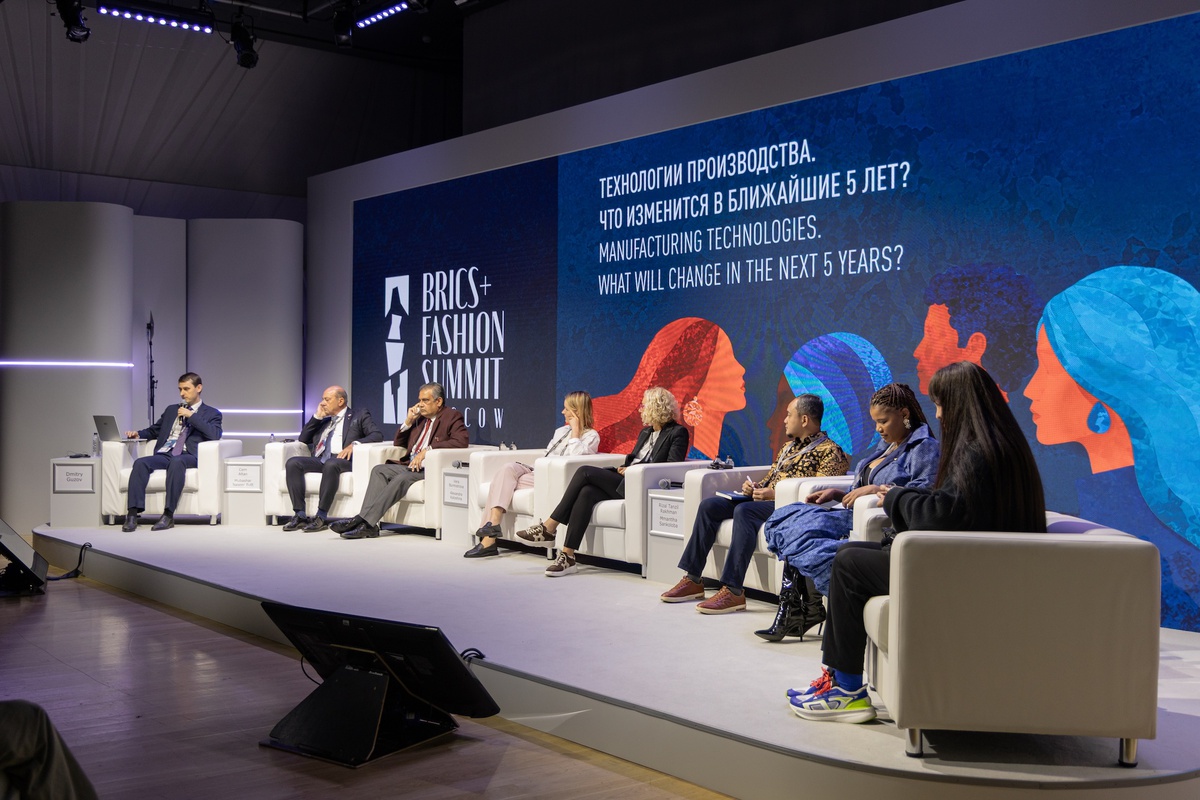 Moskova'daki BRICS+ Moda Zirvesi'nde Türkiye'yi Özlem Şahin ve Cem Altan temsil etti