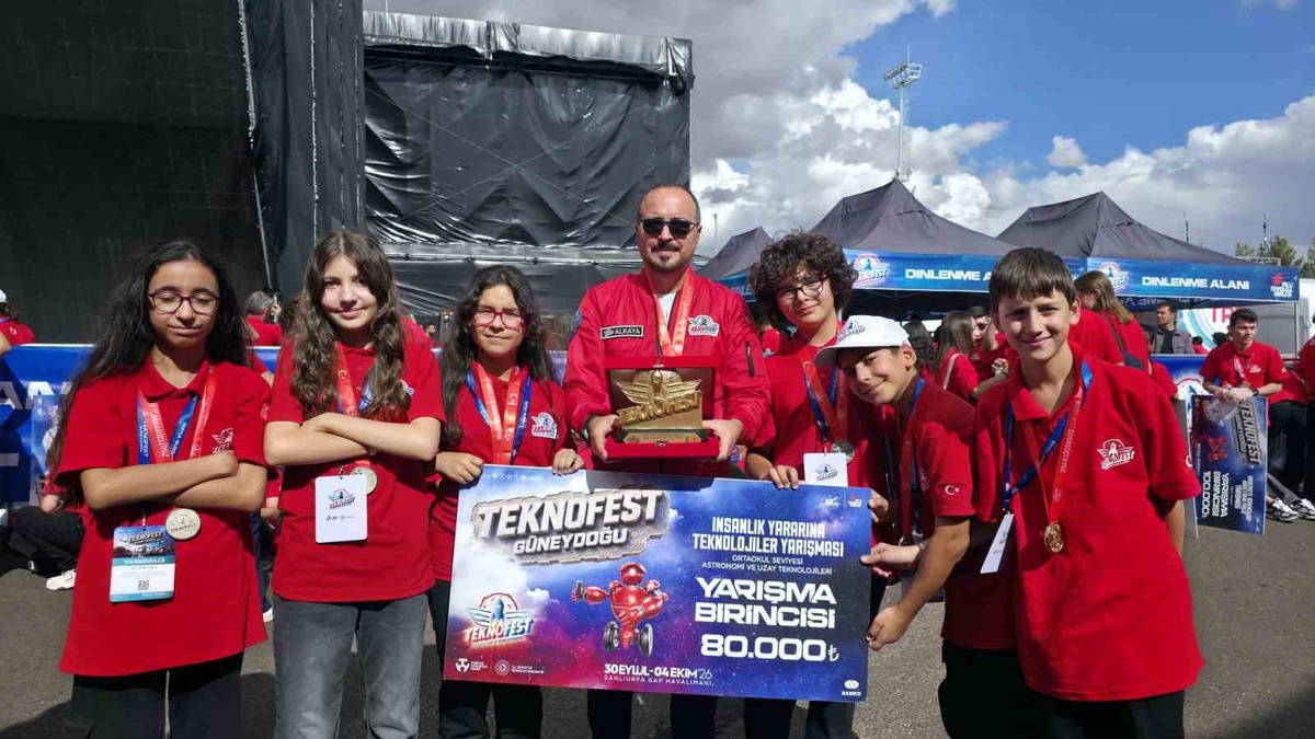 Balıkesirli öğrenciler TEKNOFEST Güneydoğu finallerinden dört dereceyle döndü
