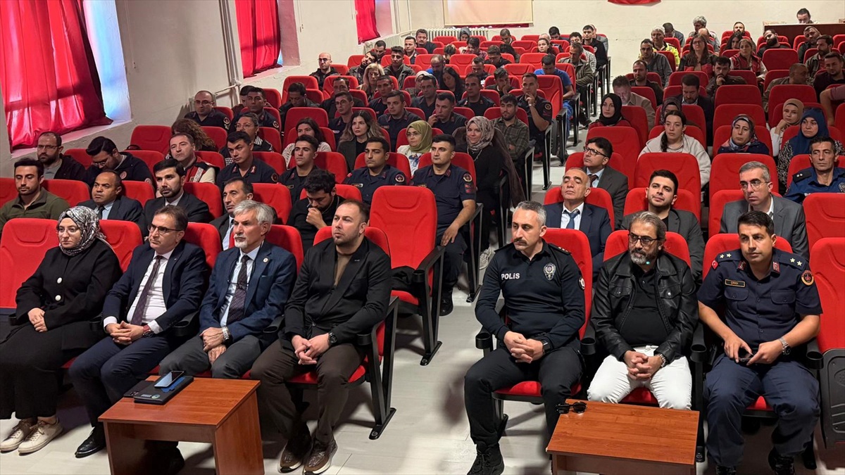Akseki'de kamu personeline YEDAM'dan bağımlılığa yaklaşım sunumu yapıldı