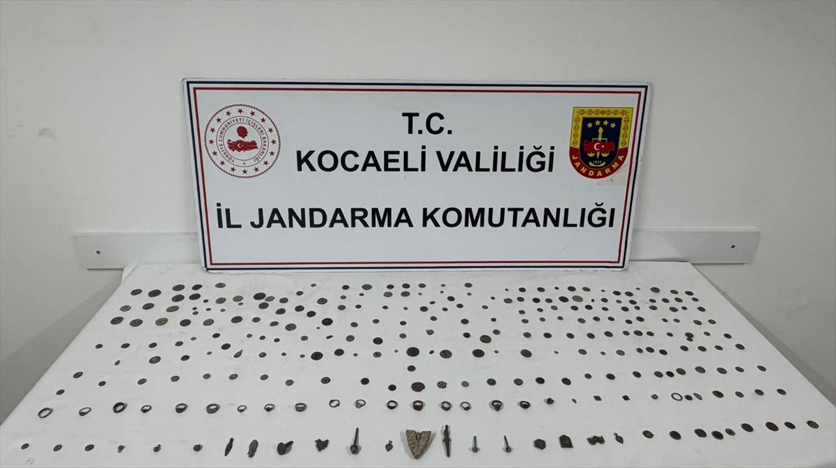 Kocaeli Dilovası'nda düzenlenen operasyonda 271 tarihi eser ele geçirildi