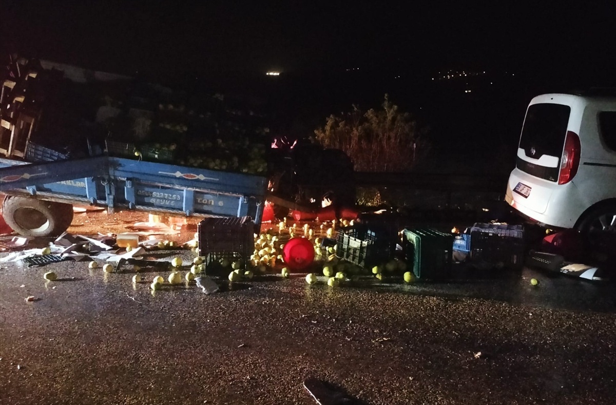 Sakarya Geyve'de 3 araçlı zincirleme kazada 2 kişi öldü, 2 kişi yaralandı