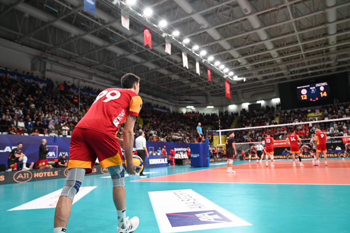 Bakan Bak, Kırıkkale'de spor kompleksini açtı; Galatasaray Madeş Mobilya 3-1 kazandı