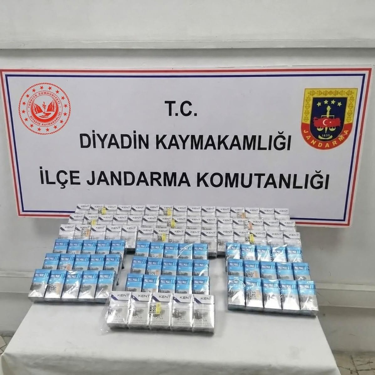 [BELEDIYE · Ağrı · Diyadin] Jandarma, Ağrı Diyadin'de bir araçta 190 paket gümrük kaçağı sigara ele geçirdi