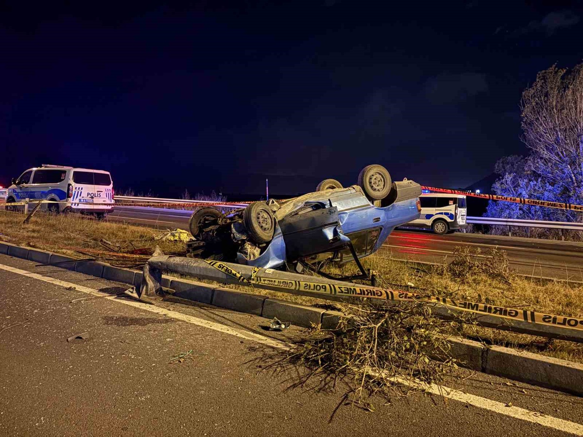 Kayseri Melikgazi'de otomobil takla attı, 2 kişi ağır yaralandı