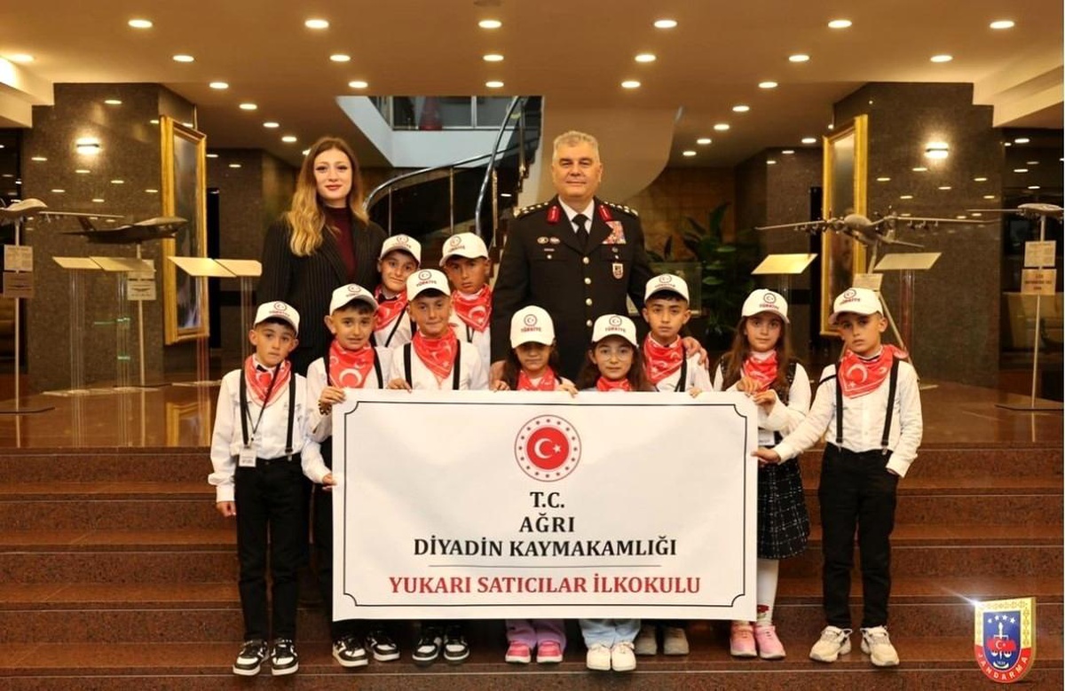[YEREL / KAMU · Ağrı · Diyadin] Diyadinli öğrenciye 23 Nisan'da unutulmaz görev