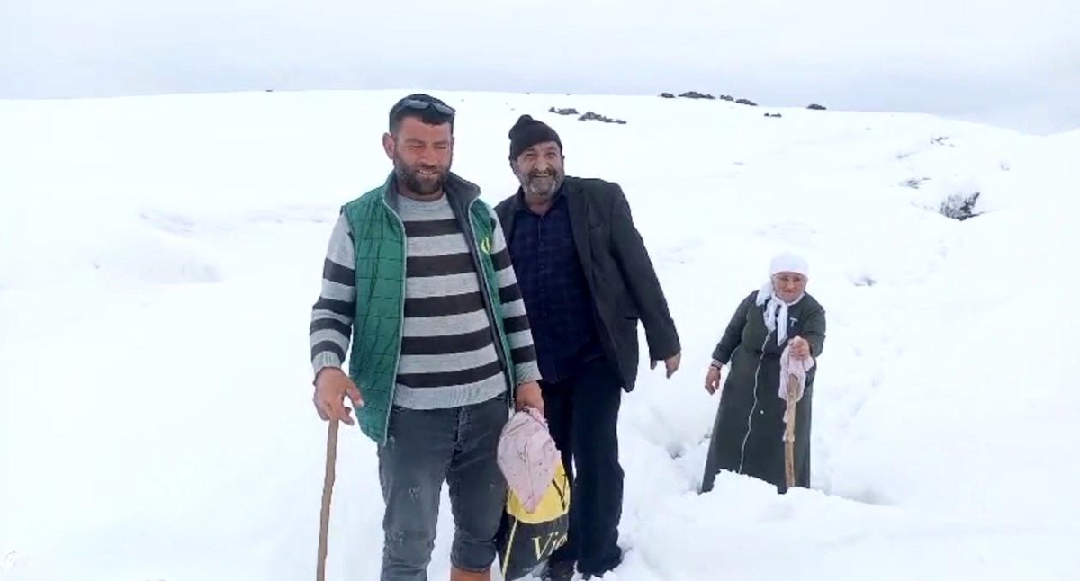 [YEREL / KAMU · Ağrı · Diyadin] Ağrı'da Nisan karı köy yollarını kapattı