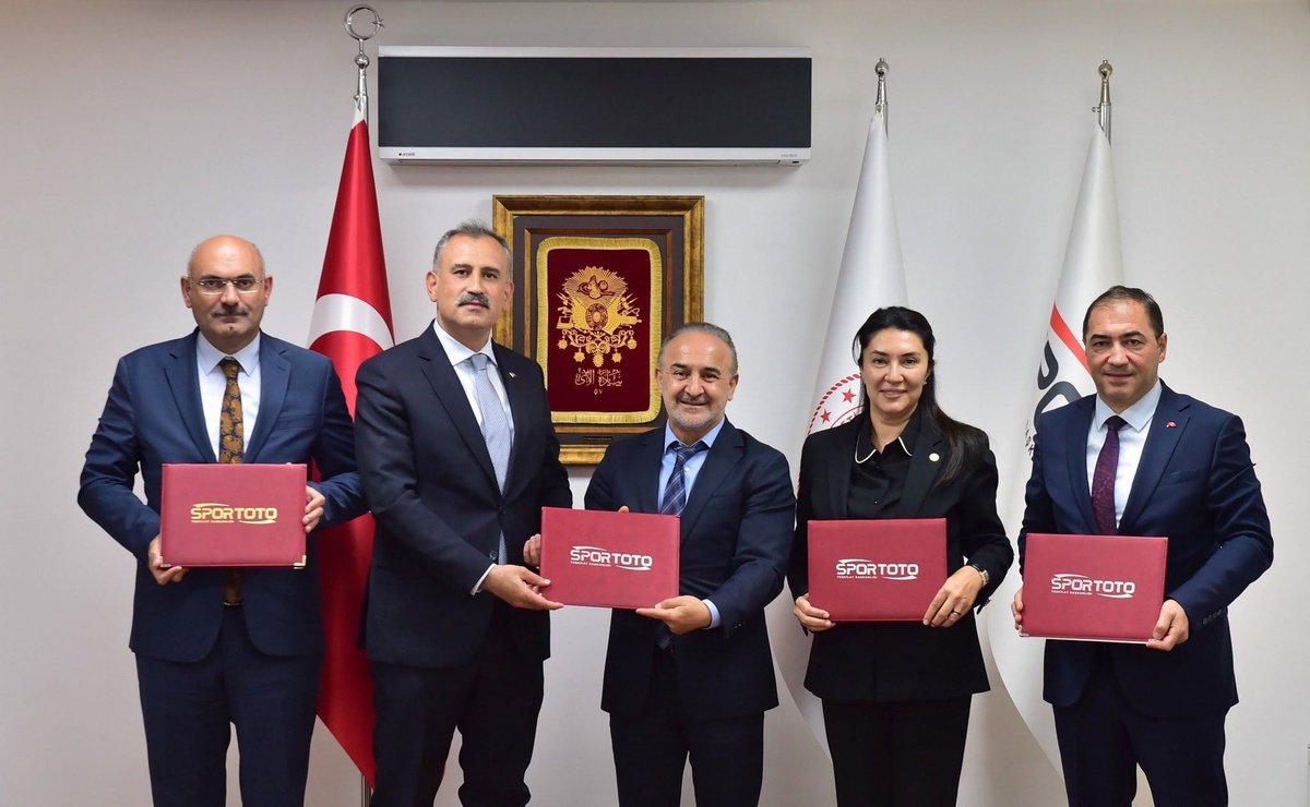 [YEREL / KAMU · Ağrı · Doğubeyazıt] Ağrı'da spor yatırımları protokolü imzalandı, Doğubayazıt'a sporcu fabrikası