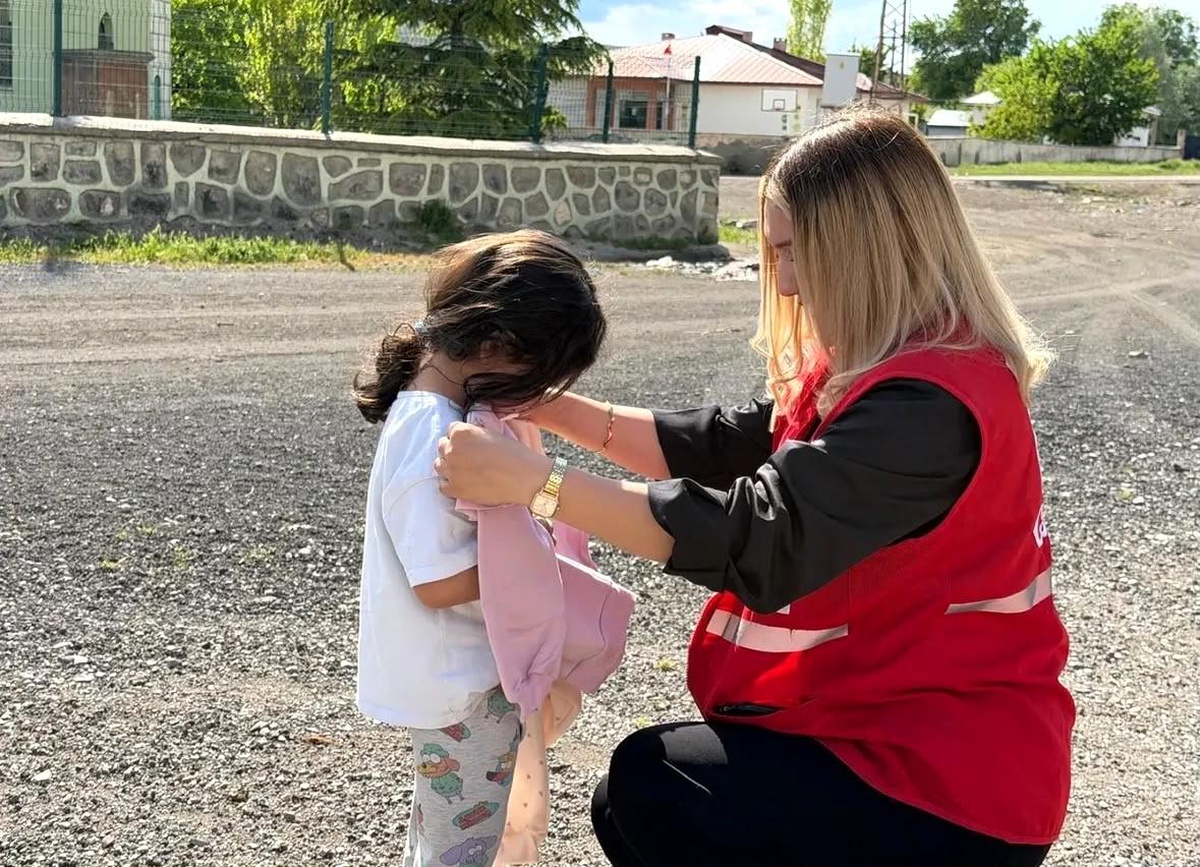 [YEREL / KAMU · Ağrı · Doğubeyazıt] Kızılay'dan çocuklara yardım eli