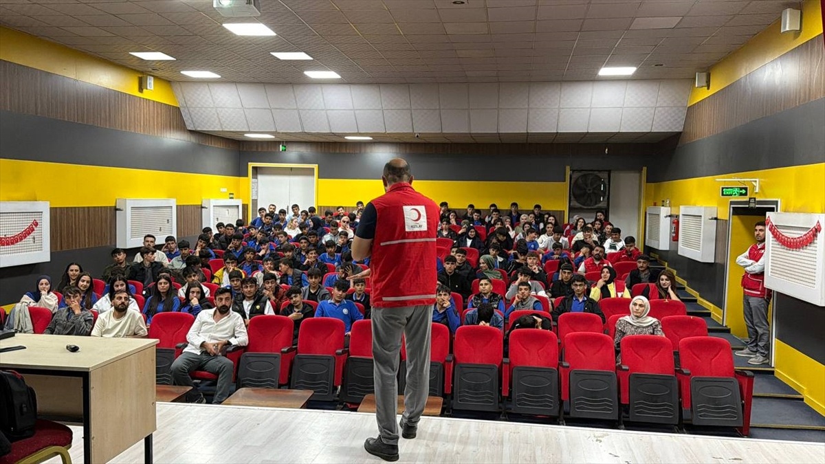 [YEREL / KAMU · Ağrı · Doğubeyazıt] Doğubayazıt'ta öğretmen ve öğrencilere ilk yardım semineri verildi