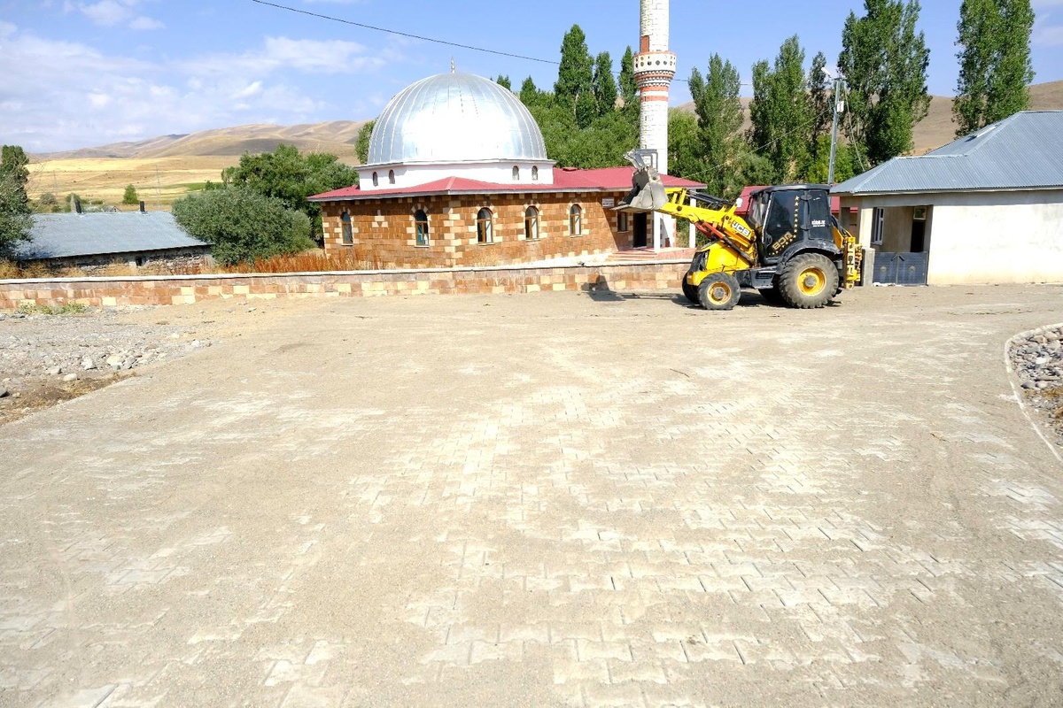 [YEREL / KAMU · Ağrı · Eleşkirt] Abdiköy Köyü'nde 2 Bin Metrekare Kilit Parke Taşı Döşendi