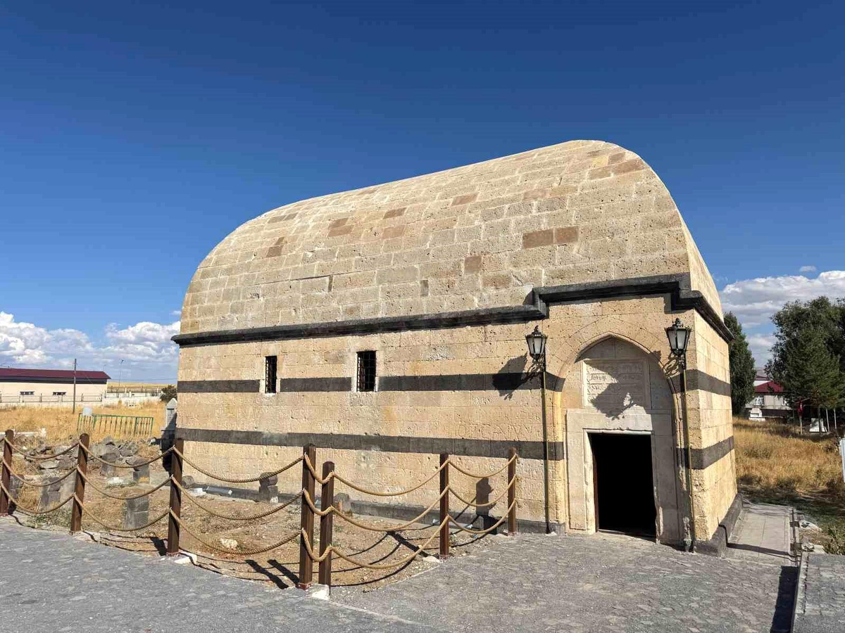 [BELEDIYE · Ağrı · Hamur] Hamur Kümbeti Restorasyon Sonrası Yeniden Ziyarete Açıldı