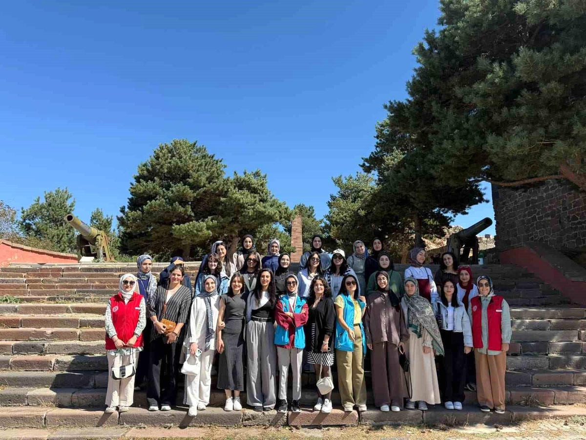 [YEREL / KAMU · Ağrı · Hamur] Gençler, Erzurum'un Tarihini ve Kültürünü Keşfetti
