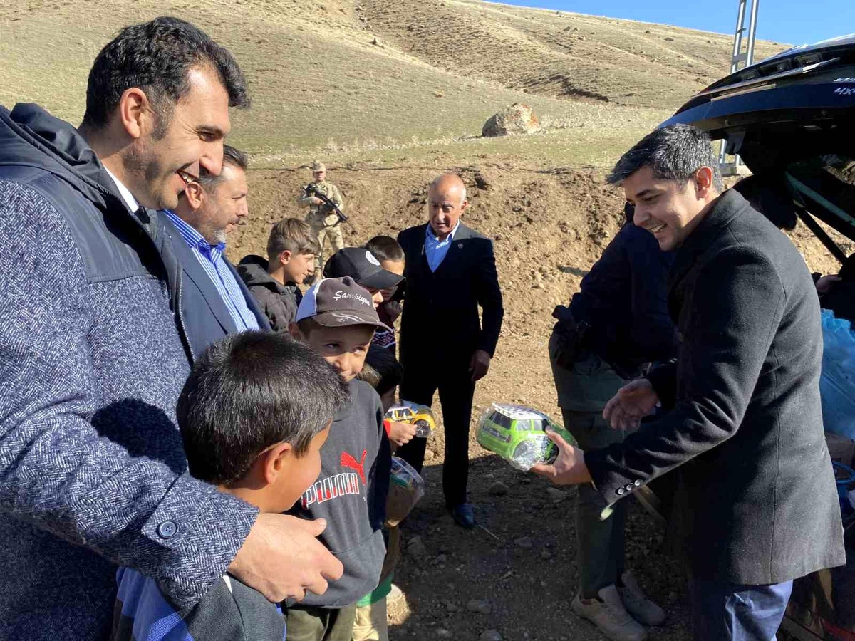 [YEREL / KAMU · Ağrı · Hamur] Kaymakam Mahir, Köylere Ziyaretlerle Sorunları Dinliyor