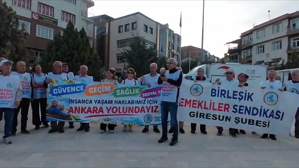[BELEDIYE · Amasya] Emeklilerin hak yürüyüşü Amasya Merzifon'da basın açıklamasıyla sürdü