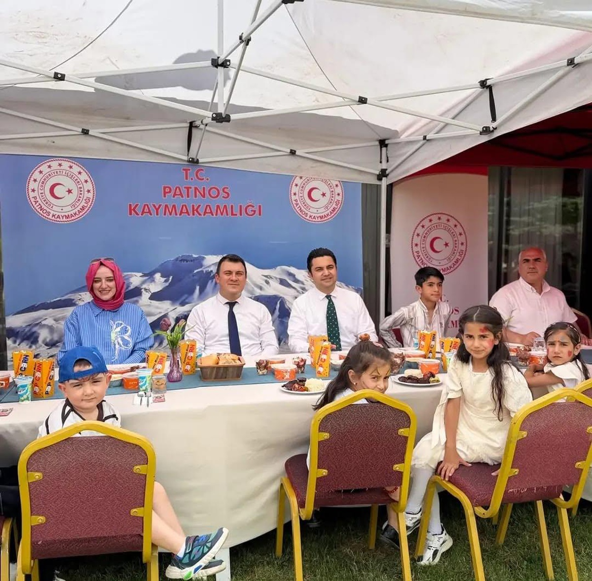 [BELEDIYE · Ağrı · Patnos] Patnos Kaymakamı Dertlioğlu çocukları evinde ağırladı