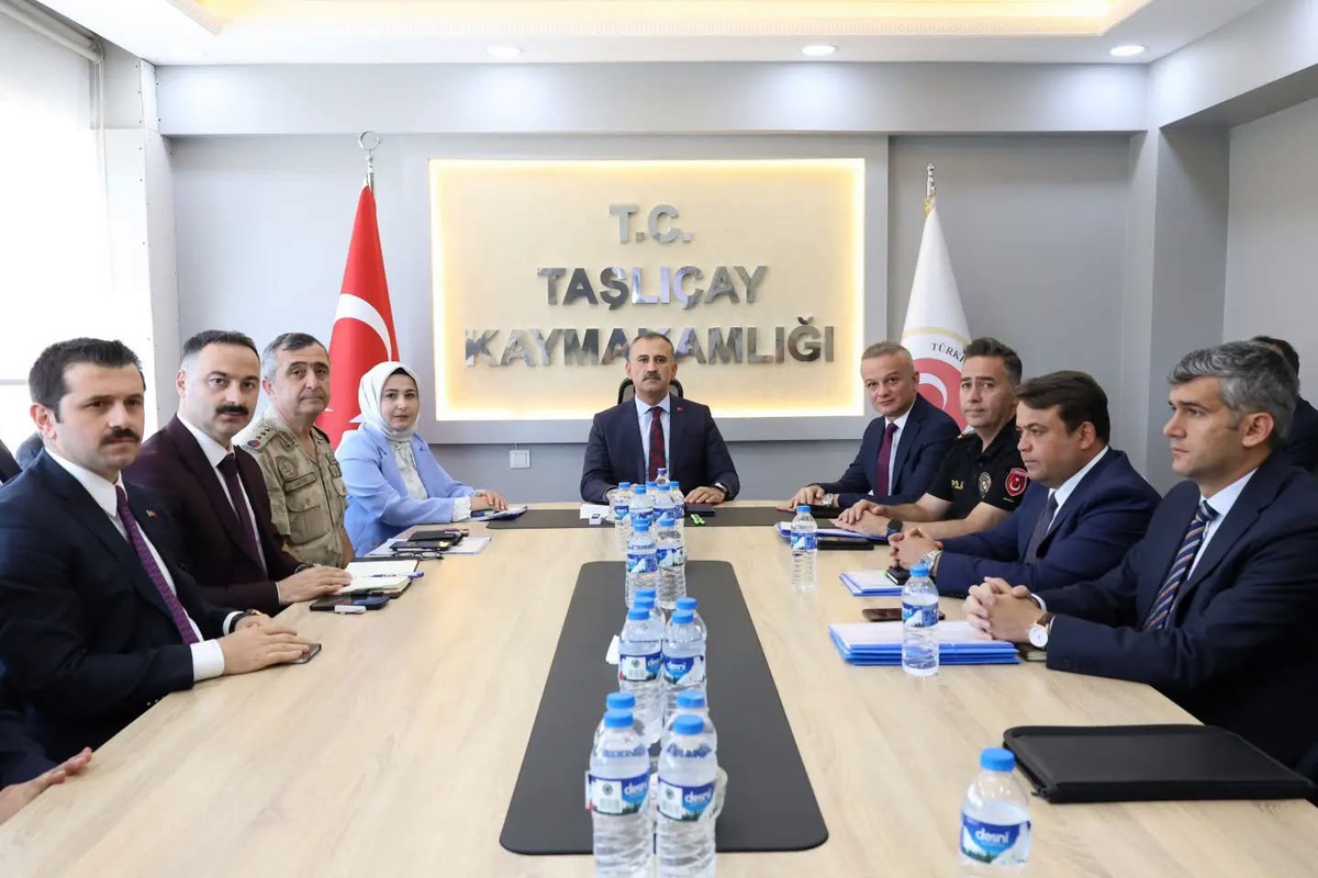 [BELEDIYE · Ağrı · Taşlıçay] Ağrı Valisi Bozkurt başkanlığında, Taşlıçay ilçesinde "Genişletilmiş Güvenlik ve Asayiş Koordinasyon Toplantısı" gerçekleştirildi.