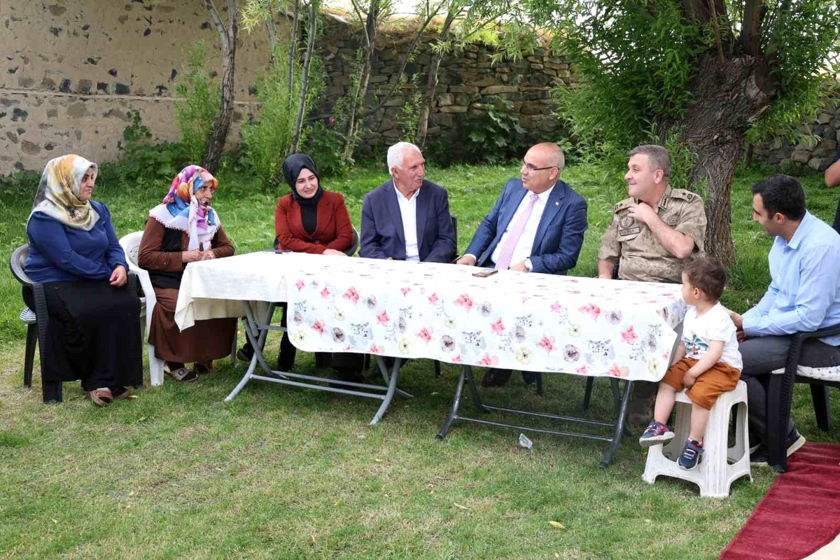 [BELEDIYE · Ağrı · Taşlıçay] Ağrı Valisi Koç, Şehit Ailelerini Ziyaret Etti